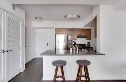 McLean Apartment | Lovely Tysons Corner 1BR w/Concierge & W/D, nr Bars, by Blueground
