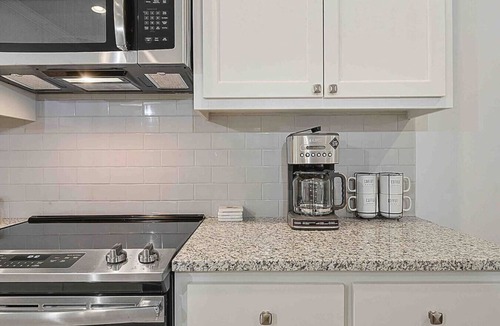 Highlands - Perkins Villa | LSU 2 BR | Pet Friendly|Pool| Fitness| Sleep 4