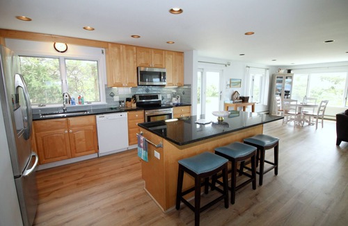 Wellfleet House | Lt. Island 4BD Waterfront Beauty-RIGHT ON THE BEACH, A/C, Screen Porch, Deck & Direct Water Access