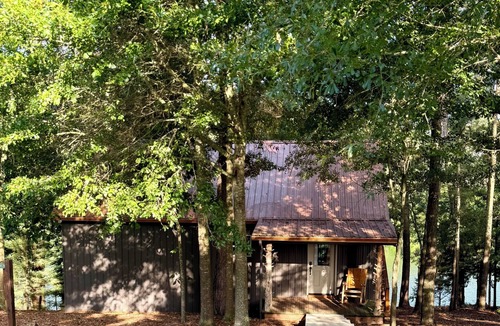 Sanatorium Cabin | Lucky Dog Lakeside Cabin on Prentiss Walker Lake