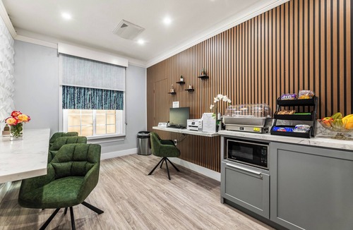 East Village Hotel | Lumea by the Sea Long Beach Convention Center