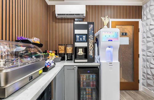 East Village Hotel | Lumea by the Sea Long Beach Convention Center