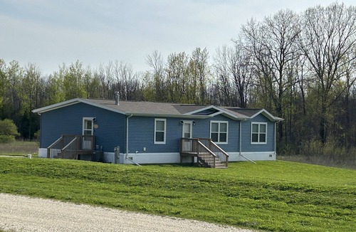 Sturgeon Bay House | Lunker House By the Bay- Rural, Contemporary and Spacious-Moments from Downtown