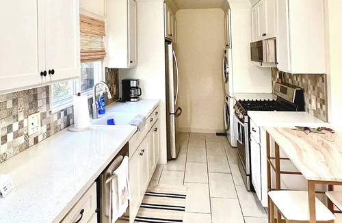 Eastside House | Lush Hot Tub Hacienda I 2BR Coastal Retreat I Golf
