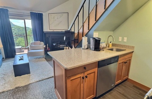 Lutsen Apartment | Lutsen Ski-In/Ski-Out | Moose Mtn Views | Jet Spa