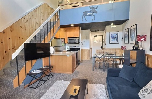 Lutsen Apartment | Lutsen Ski-In/Ski-Out | Moose Mtn Views | Jet Spa