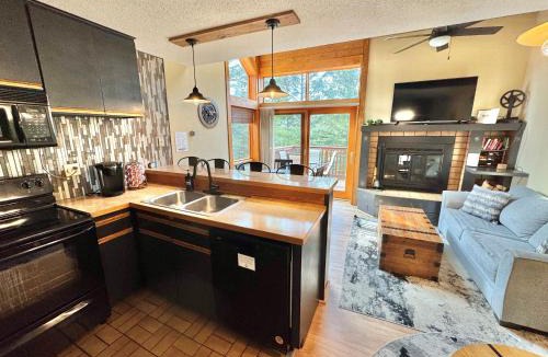 Lutsen Apartment | Lutsen Ski-In/Ski-Out Townhome | Pool, Gym, Sauna