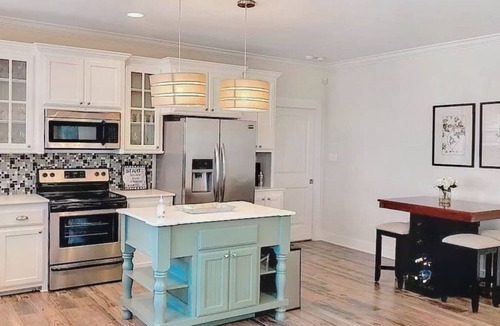 Gonzales House | Lux 3 bedroom near lsu and southern only 75.00 Cleaning fee