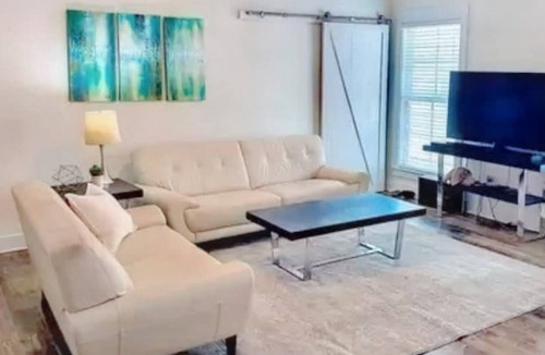 Gonzales House | Lux 3 bedroom near lsu and southern only 75.00 Cleaning fee
