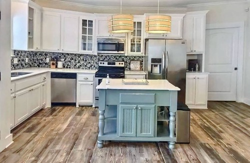 Gonzales House | Lux 3 bedroom near lsu and southern only 75.00 Cleaning fee