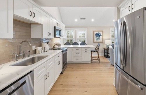Falmouth Apartment | LUX on Main | Downtown | Parking | Sleeps 6, #201