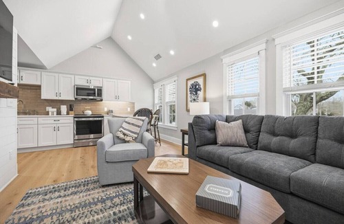 Falmouth Apartment | LUX on Main | Downtown | Parking | Sleeps 6, #201
