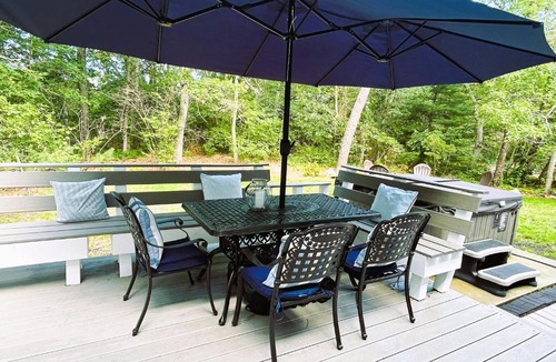 Orleans House | Luxe Holiday in Orleans! 5BR Hot Tub, Bikes, Game Room, Beaches