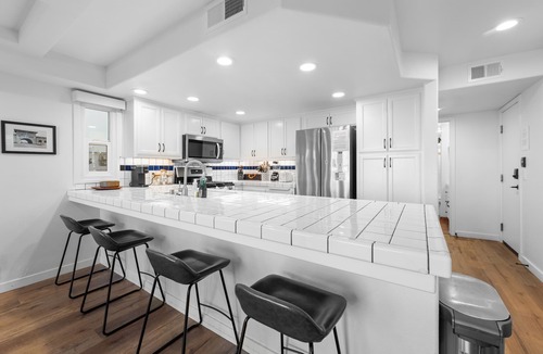 South Mission Beach House | LUXE HOME SLEEPS 20 MISSION BEACH PARKING 4 CARS
