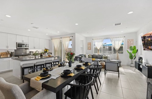 Terra Lago House | Luxe Lakefront Villa: Saltwater Pool, Spa & Games