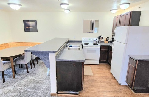 Lake Linden Apartment | *Luxe living in Lake Linden with 15 foot ceiling! Pet Friendly!*