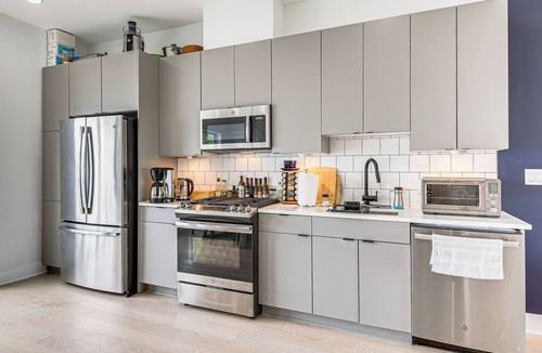 Park View Condo | Luxe NW DC Condo w/Rooftop Deck: .7 Mi to Howard
