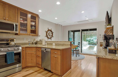 Historic District House | Luxe Row Home Steps to USNA Gate 3!