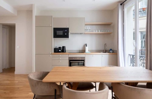 Saint-Vincent-de-Paul Apartment | Luxe, State of the Art Suite near Montmartre