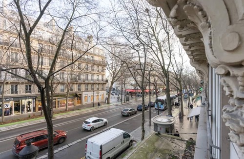 Saint-Vincent-de-Paul Apartment | Luxe, State of the Art Suite near Montmartre