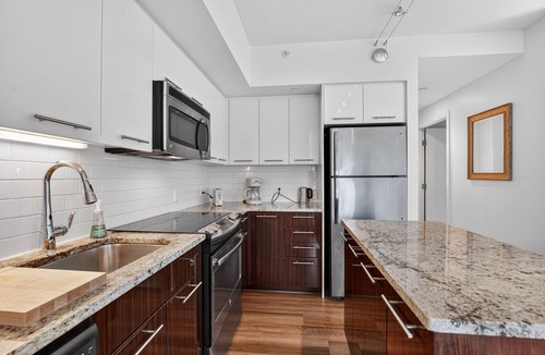 Seaport District Apartment | Luxurious 3 Bedroom Apartment in Seaport