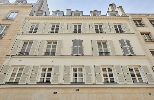 Quartier de la Place-Vendome Apartment | Luxurious AC Apartment Louvre Museum Saint Honoré