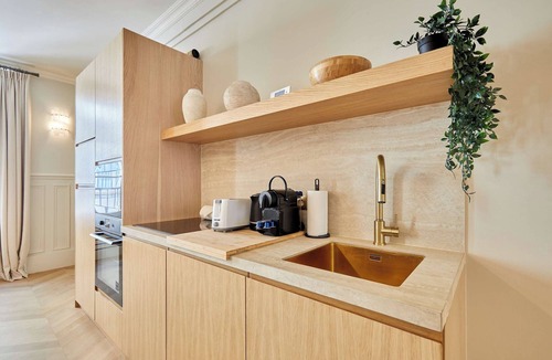 Quartier de la Place-Vendome Apartment | Luxurious AC Apartment Louvre Museum Saint Honore