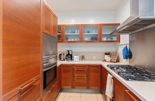 Beachwood Canyon House | Luxurious Beachwood Condo, Hollywood Sign Views