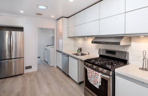 Beverly Hills House | Luxurious Bel Air Home w/ Jacuzzi! 2BR 2BA