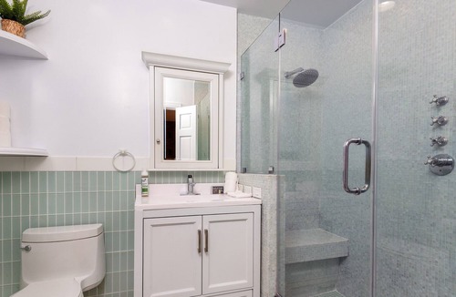Beverly Hills House | Luxurious Bel Air Home w/ Jacuzzi! 2BR 2BA