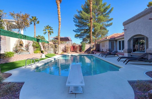 Spring Valley House | Luxurious Mansion Private Pickleball Court, Arcade, & Pool Fits 24 People Max!
