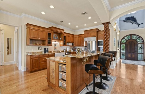 Gulf Park Estates House | Luxurious Waterfront Villa on Simmons Bayou! 3/2 Sleeps 8!