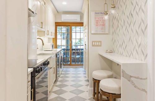 Columbus Condo | Luxury 1 BR condo in South-End Boston, walk to Back Bay, Prudential, Copley