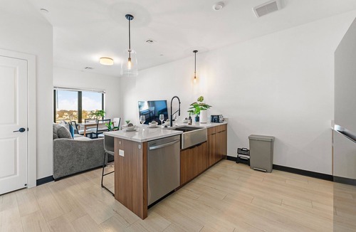 Everett Apartment | Luxury 1BR Close to Encore gfv7