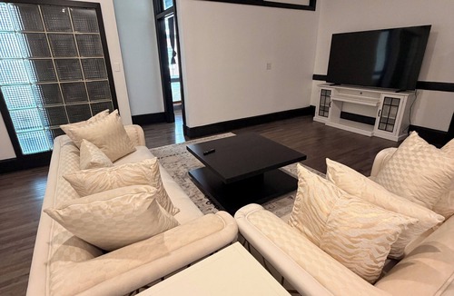 Downtown Baltimore Apartment | Luxury 2-bedroom apartment in Mount Vernon, Baltimore MD