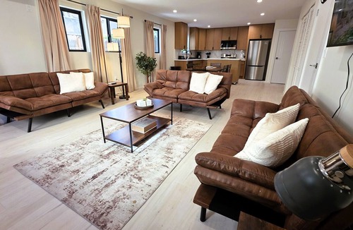 Beverly Hills Apartment | Luxury 2-Bedroom Near Cedars-Sinai & Rodeo Drive Walk to markets and restaurants