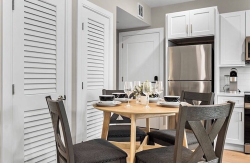 Prospect Hill Apartment | Luxury 2bd/2ba near Cabmridge u74a