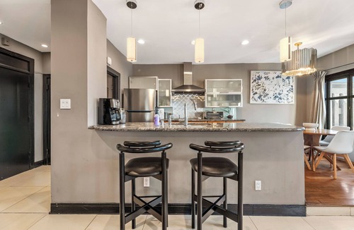 East Village Condo | Luxury 2BR/2BA Condo in the Heart of Long Beach