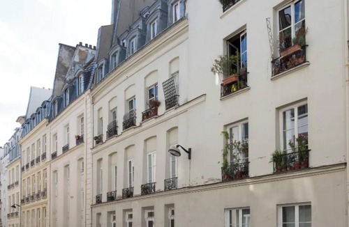 Quartier du Mail Apartment | Luxury 3BR Apartment Near Louvre & Opera, Paris Center