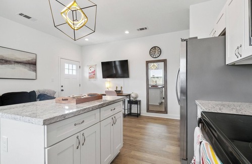 Saint Roch Apartment | Luxury 3br Oasis w/Jacuzzi