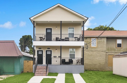 Saint Roch Apartment | Luxury 3br Oasis w/Jacuzzi