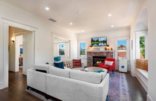 Carthay Circle House | Luxury 4-bedroom Home with Hot Tub