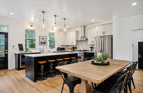 Sister Bay House | Luxury 4-bedroom retreat (sleeps 12) featuring a private 6–8 person barrel sauna. Walk to The Northern Haus wedding venue & downtown Sister Bay’s shops, restaurants, and waterfront. Perfect for wedding weekends, gatherings, and Door County getaways.
