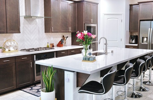 Antelope House | Luxury 5-Bed 3-Bath w Gym, Office, Game Room & EV Charger