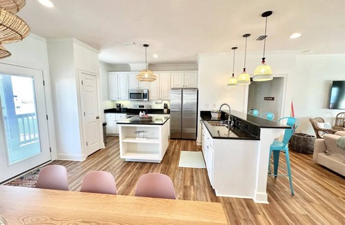 Dauphin Island House | Luxury Beachfront Oasis with Hot Tub, Pet Friendly, Hammock, Swings, Loaded