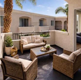 Marina del Rey Apartment | Luxury Coastal 1 & 2 Bedroom Retreat Near Venice with Pool & Cinema Room
