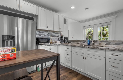 Pass Christian Cottage | Luxury Cottage Directly Across From the Beach Hot Tub Center of Downtown-Private