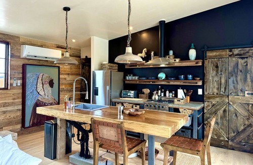 Lone Pine Villa | Luxury Design Rental with Breathtaking Mountain Views in Lone Pine, California