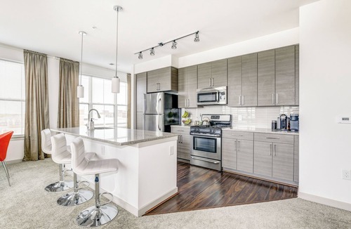 Rockville Apartment | Luxury Downtown Crown Apartment minutes from DC