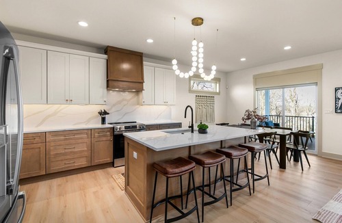 Altoona House | Luxury Family Retreat with Pickleball, Putting Green, Hot Tub & More!
